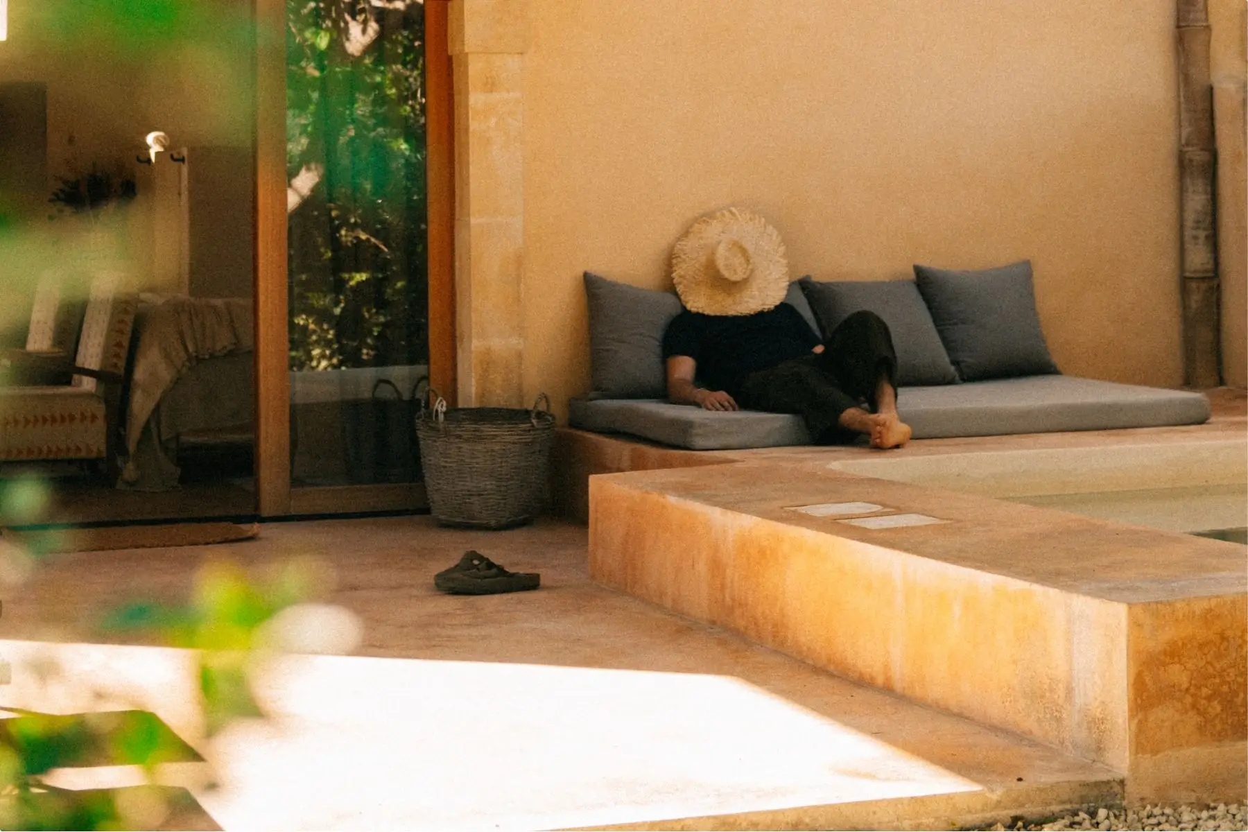 Iuta Farm — a lazy afternoon by the pool